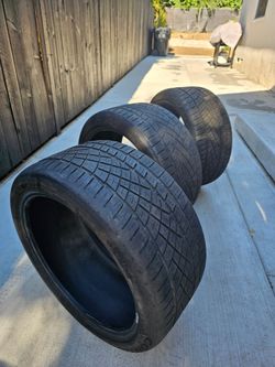 Continental ExtremeContact DWS06 Plus Tires