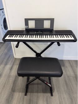 Yamaha PSR-EW320 76-Key Keyboard Bundle – Like New