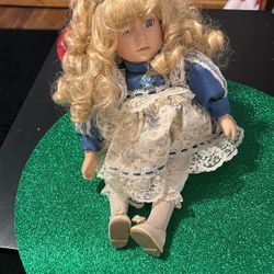 Porcelain Doll Musical Vintage 