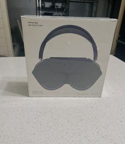 AirPods Max with Smart Case