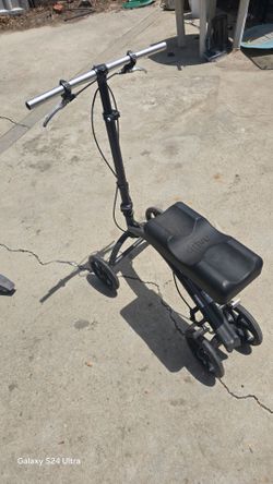 Old drive medical knee scooter. Hand grips are missing. . One handbrake needs adjustment