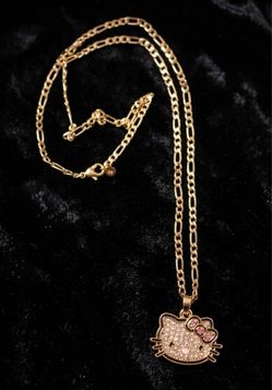 hello kitty necklace