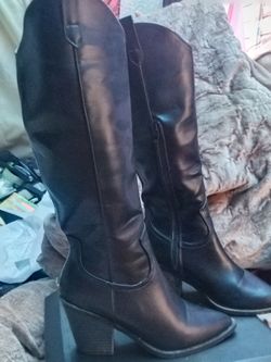 Black Leather Boots size 8.5