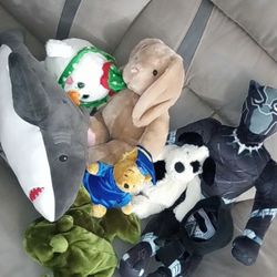 8 Stuffed Animals/Toys Still In Good Condition 