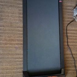 Walking Pad Treadmill, Under Desk Walking Mat with Incline for Home and Office, 2.5HP Low Noise Treadmill with Remote Control, Compact Design