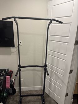 Freestanding Pull-Up & Dip Station – Excellent Condition