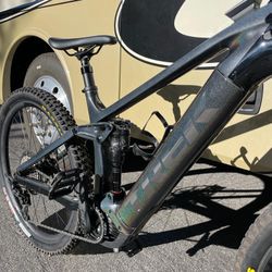 2023 Trek Rail 9.8 XT with Carbon wheels! Size Large