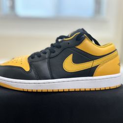 Nike Size 9.5m.   60$ 