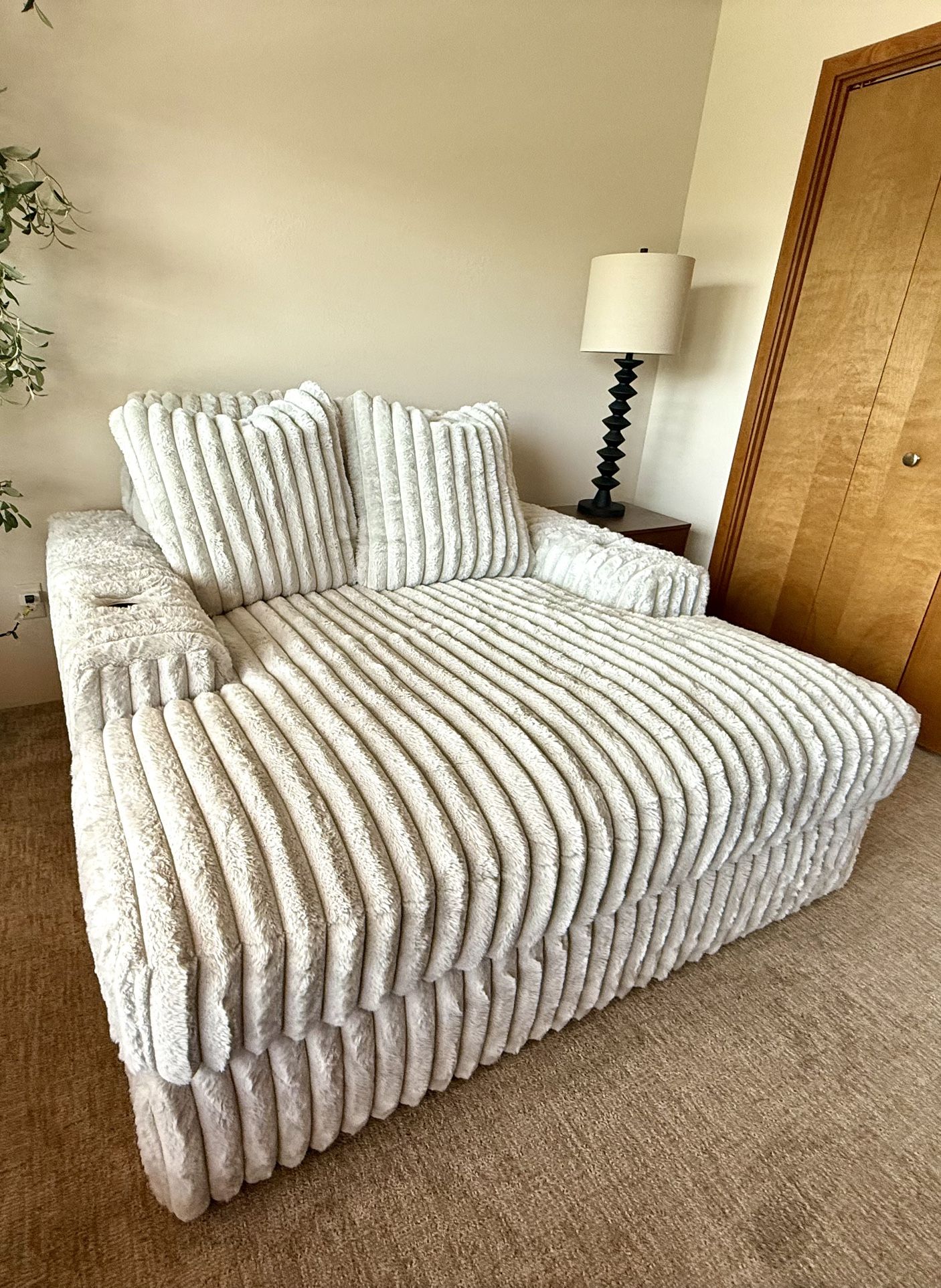 Stupendous Oversized Chair