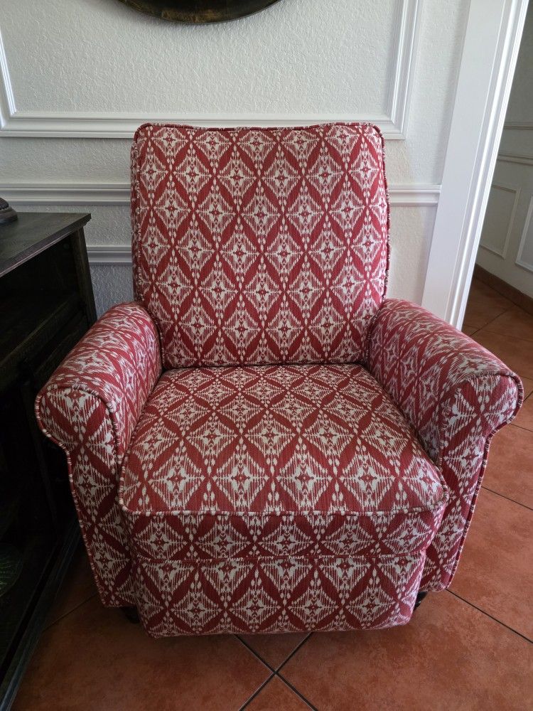 Reclinable / Recliner 