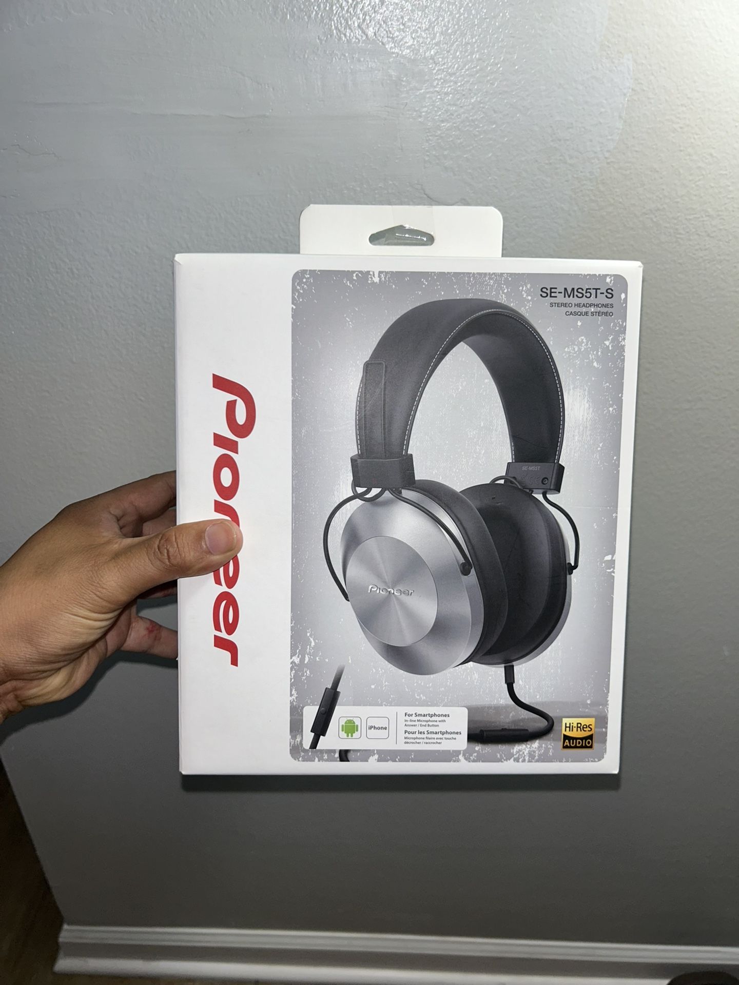 Pioneer Hi-Res Over-Ear Stereo Headphones w/ Amplifier Bundle Includes SE-MS5T