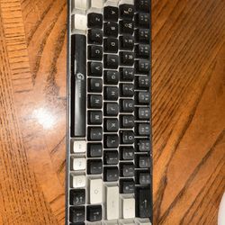Wireless gaming keyboard 