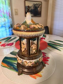 Vintage Reuge Capodimonte Style Musical Cigarette or Lipstick Dispenser