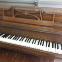 Story & Clark Piano