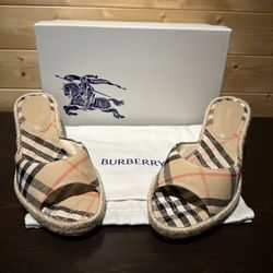 BNWT Burberry espadrille wedge sandals in size 37. Sand plaid color.
