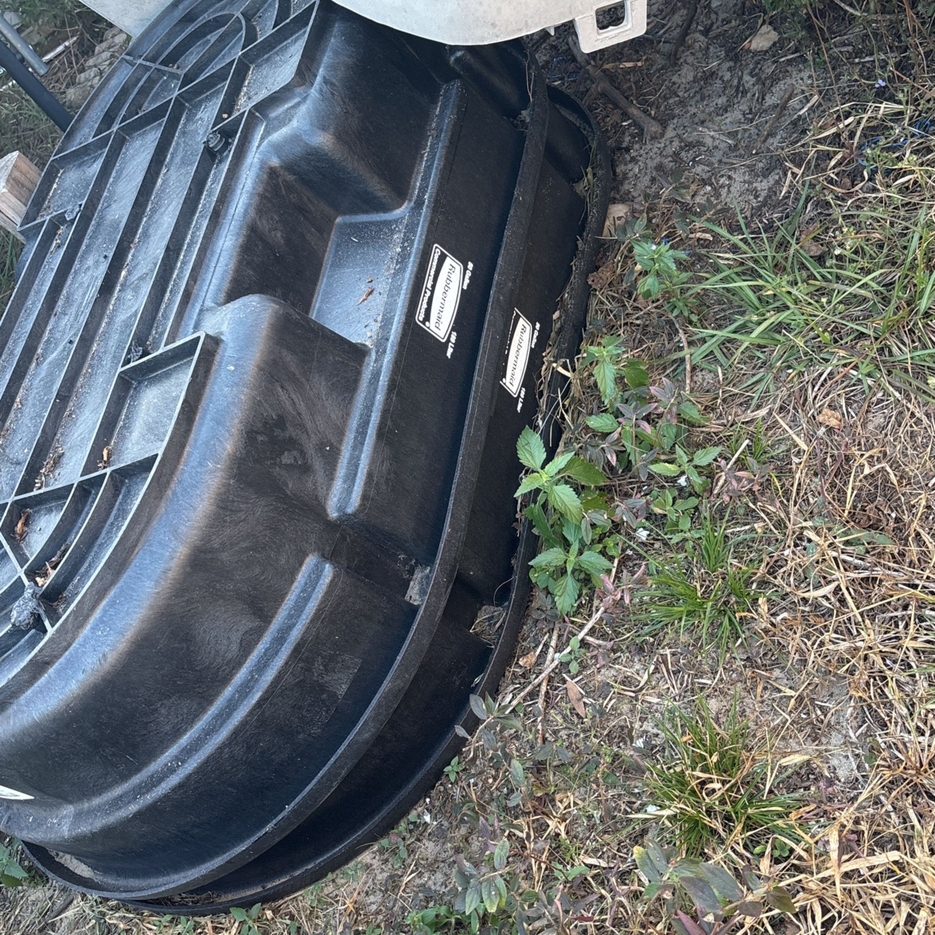 Rubbermaid 50 Gallon Stock Tank