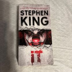 IT: A Novel - paperback by King, Stephen