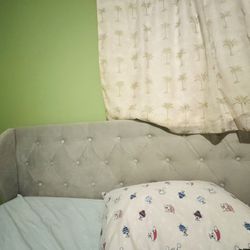 Northborough Tufted Low Profile Standard Queen Bed