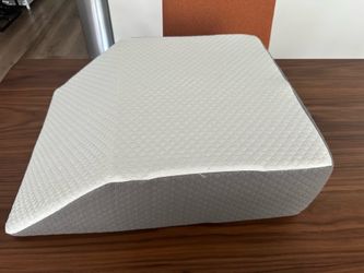 Kӧlbs Elevated Leg Wedge Pillow