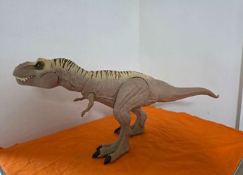 Jurassic World Thrash Throw Tyrannosaurus Rex Figure  T-Rex,have sound ,new batterys.