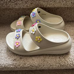 Crocs Crush Platform Sandals Slides Beige w/ Colorful Flower Charms Women’s 12