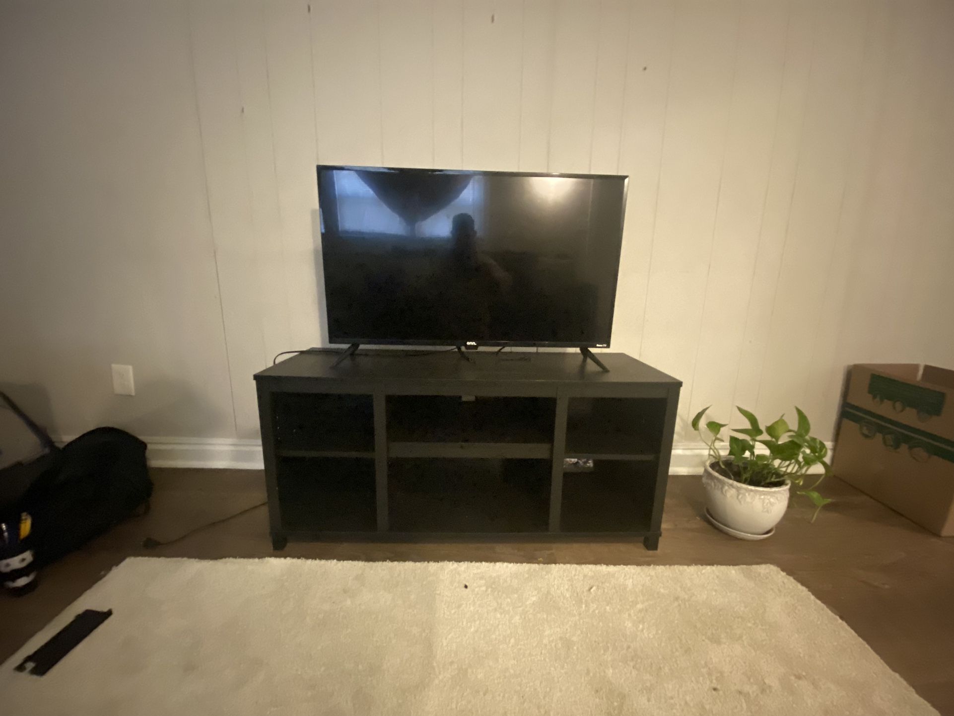 48 inch Roku TV TV stand included