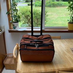 Roller carry-on
