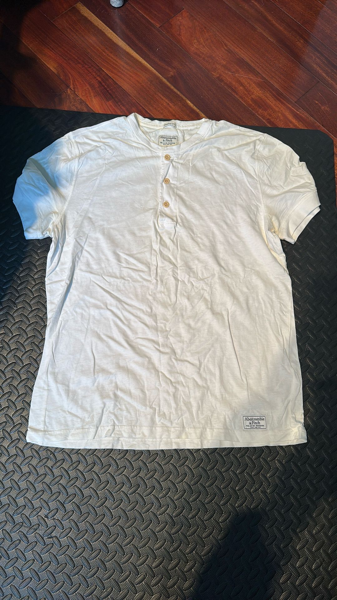 Men’s Large White Tshirt By Abercrombie &Fitch 
