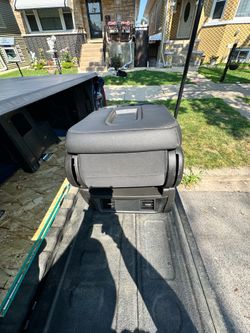 Chevrolet Silverado Custom 2500Hd cloth center jump seat.