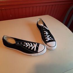 Chuck T Converse Low Tops