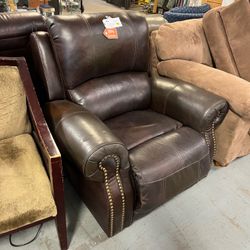 (In store) Buncrana Italian leather brown power recliner chair