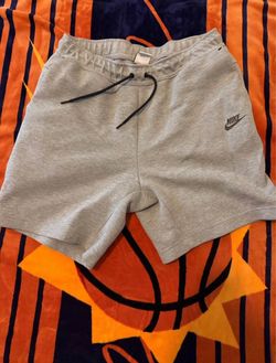 Nike Tech Fleece Shorts Men (LARGE)