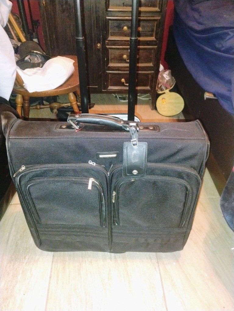 Protocol 24in X 24in Luggage w/ wheels