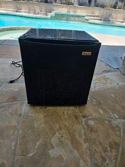 Portable Magic Chef refrigerator