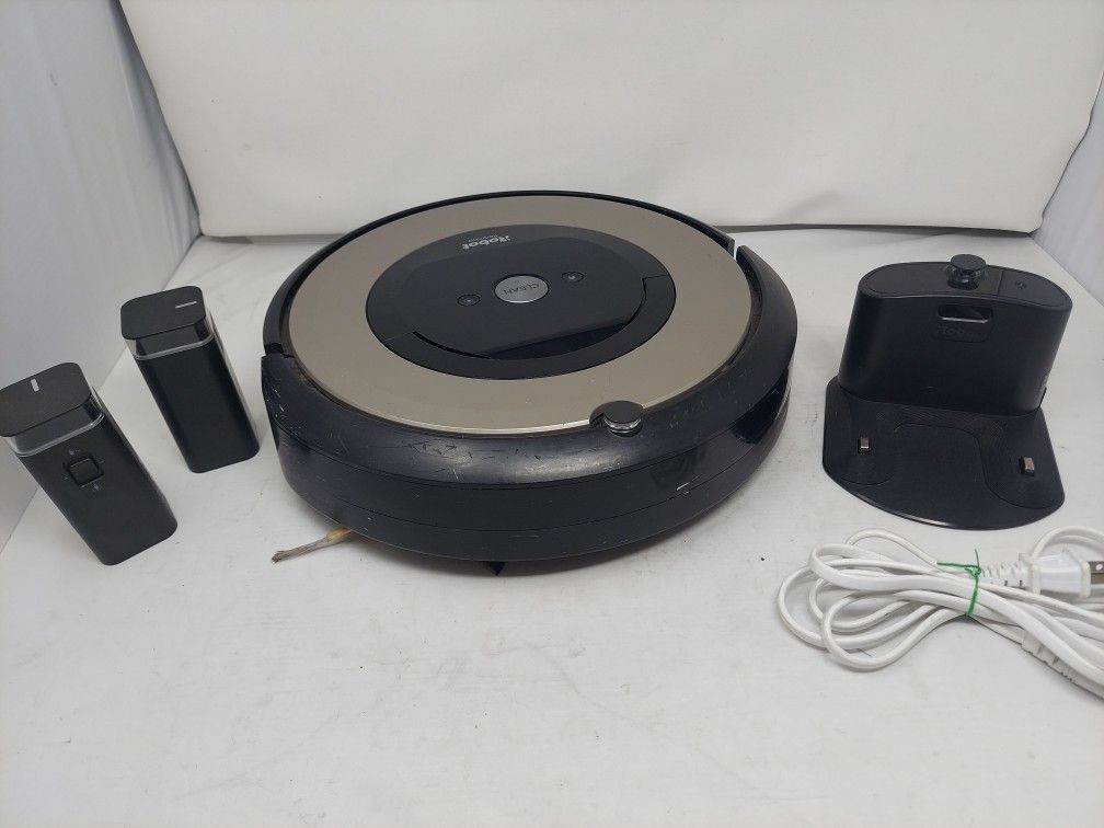 iRobot Roomba E6 With Charging Home Base & 2 Invisible Walls