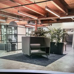 Accent Chair w Desk