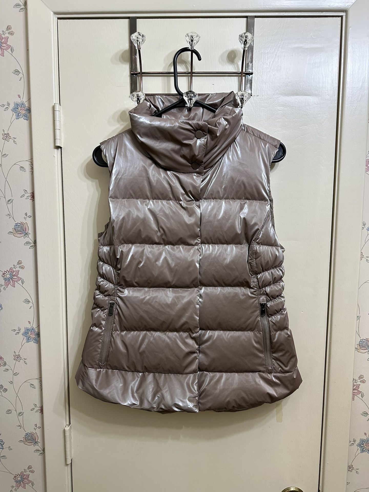Athleta Downtown Puffer Vest Size Small