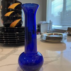 Gorgeous Sapphire Blue 7x3in Flower Vase