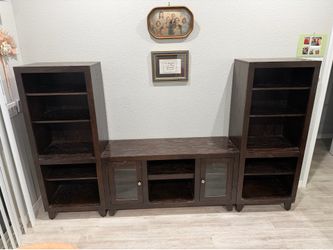 Entertainment center