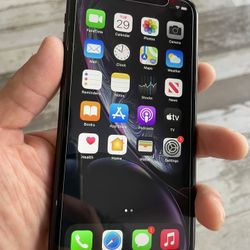 iPhone XR 128GB UNLOCKED W/ New Charger And Tempered Glass Screen Protector Installed