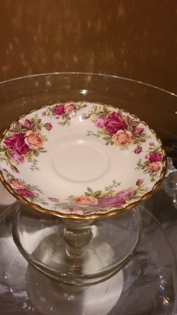 ROYAL Albert old country roses made in England saucer