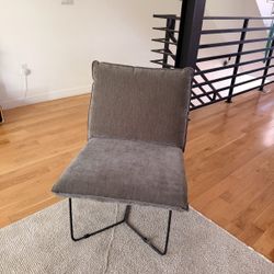 Lounge Chair - SUPER Comfy