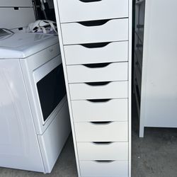 9 Drawer Dresser $180