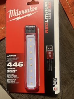 Milwaukee 445 Lumens Rechargeable Light