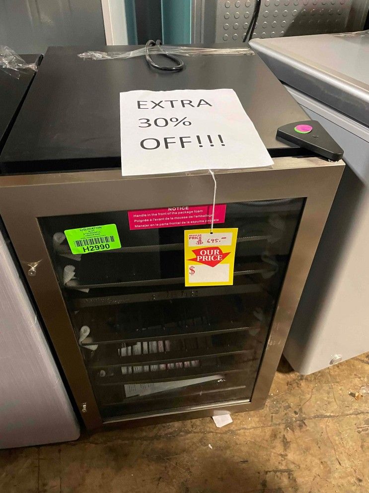 DANBY DWC040A3BSSDD 19.44 in. 38Bottle Freestanding DualZone Wine