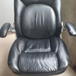 Huanuo Leather Ergonomic Office Chair with Adjustable Flip-up arms and Adjustable Lumbar Support