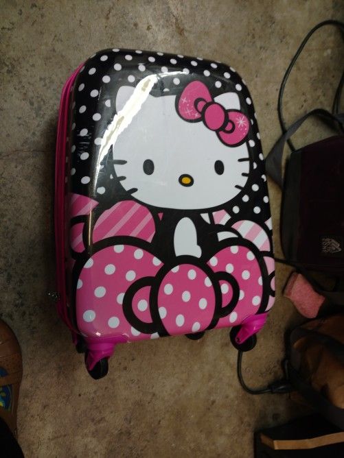  Hello Kitty suitcase   good. condition 