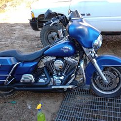 05 Electra Glide Touring Bike 