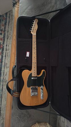 Squier Affinity Telecaster Electric Guitar + Hard Case