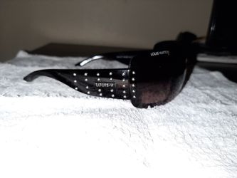 Louis Vuitton (8504LO) sunglasses